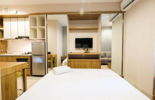 Bekasi Barat Apartamento | Best Furnished Studio Grand Kamala Lagoon Apartment By Travelio