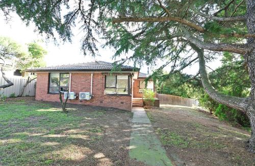 Hallam Casa | Best Location Entire House Staycation Parkland Surrounding
