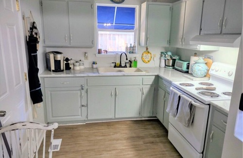 Old Town Casa | BEST location Quiet Cottage Pets Kitchen