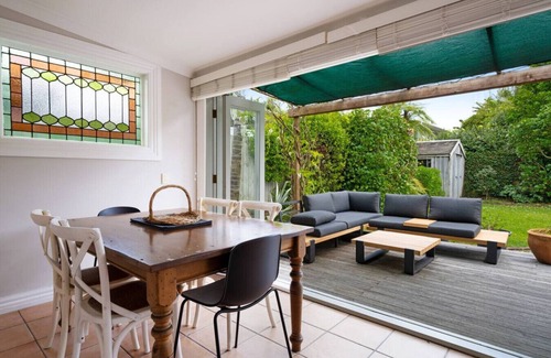 Devonport Casa | Best of Both Worlds` Gorgeous Villa near Beaches