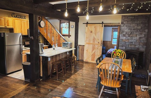 Hunter Casa | Best rated cabin in Hunter cozy 4 Bedrooms 3 full baths AC close to everything