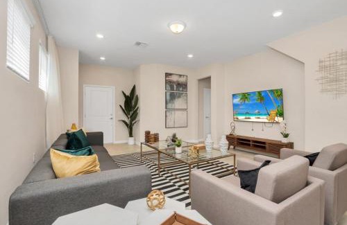 Loughman Villa | Best Resort Near Disney Private Pool & Spa Home! villa