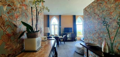 Golfe Juan Apartamento | Best seaview Penthouse+77m2 privat roof terrace near beach and Cannes
