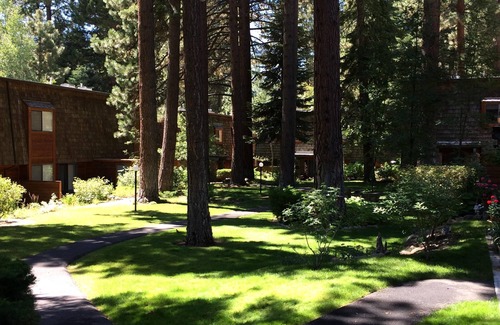 Incline Village Condominio | La mejor ubicación: a pie del lago, cruzando la calle desde Hyatt