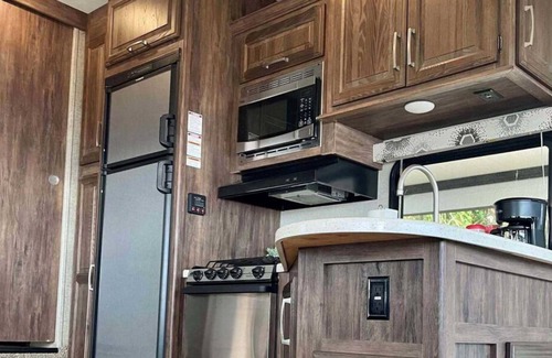 Seville Casa | Best Value, Quality Stay! Free Parking, Pets Allowed, Kayak Rentals!