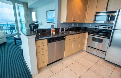 Downtown Myrtle Beach Condominio | Best Views in Myrtle|Top Floor Penthouse|King Bed!