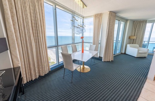 Downtown Myrtle Beach Condominio | Best Views in Myrtle|Top Floor Penthouse|King Bed!