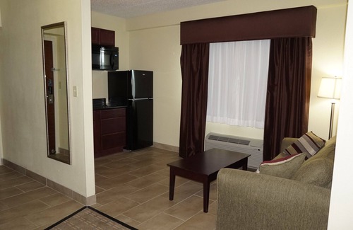 Brook Park Hotel | Best Western Airport Inn & Suites Cleveland