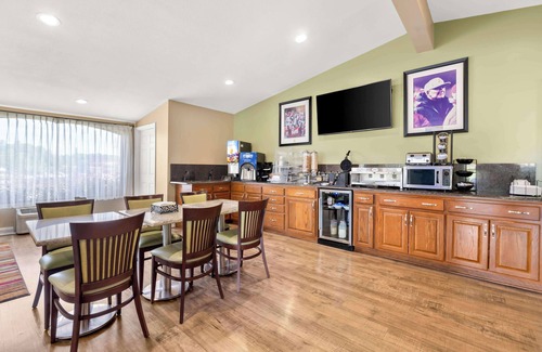 Northport Hotel | Best Western Catalina Inn