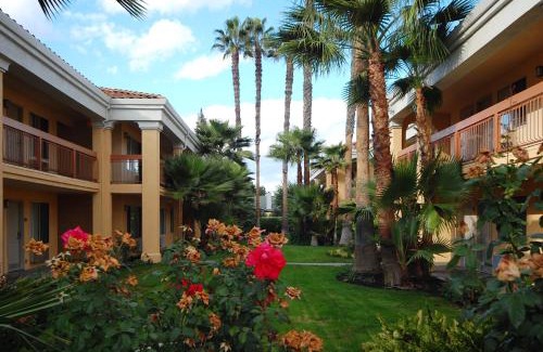 Modesto Hotel | Best Western Palm Court Inn