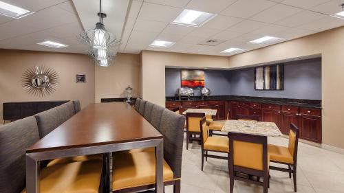 Elkridge Hotel | Best Western Plus BWI Airport Hotel - Arundel Mills