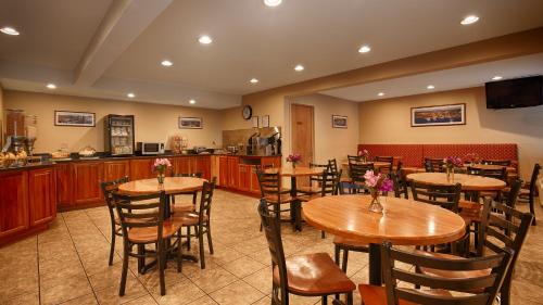 South Burlington Hotel | Best Western Plus Windjammer Inn & Conference Center