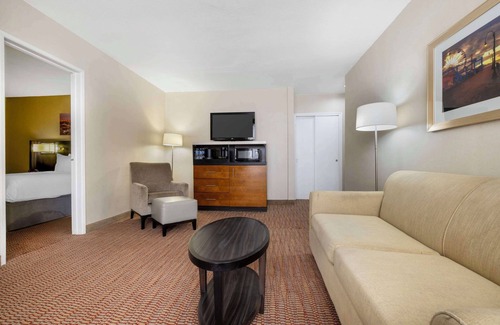 West Los Angeles Hotel | Best Western Royal Palace Inn & Suites