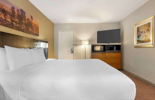 West Los Angeles Hotel | Best Western Royal Palace Inn & Suites