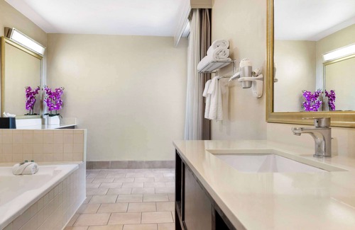 West Los Angeles Hotel | Best Western Royal Palace Inn & Suites