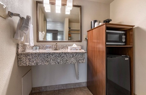 Modesto Hotel | Best Western Town House Lodge
