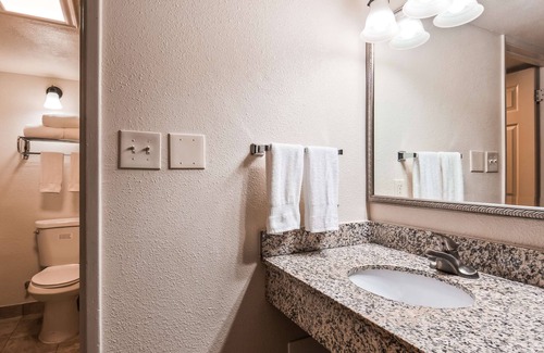 Modesto Hotel | Best Western Town House Lodge
