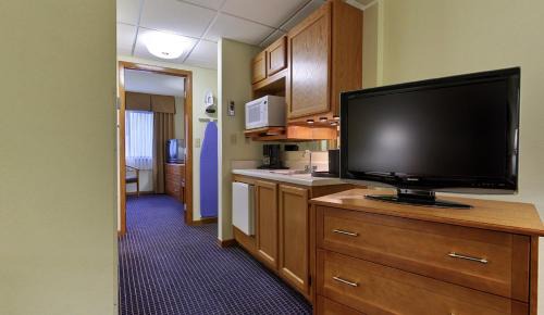 Madison Hotel | Best Western West Towne Suites