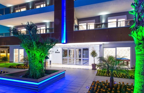 Tosmur Belediyesi Apartamento | BestHome City 15 VIP está a pocos pasos de la playa de arena y el paseo marítimo.