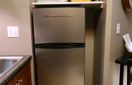 Potsdam Apartamento | Beth's Place - On the River - W/ Hot Tub, Pickleball Court & Putting Green