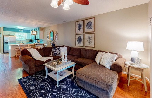 Frankford Casa | Bethany Meadows townhouse close to beach w/ pool & tennis access and central AC