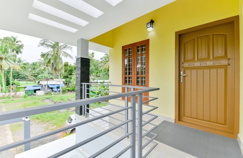 Kochi Apartamento | Bethel Gardens Top View le brinda una estadía cómoda en medio del follaje.