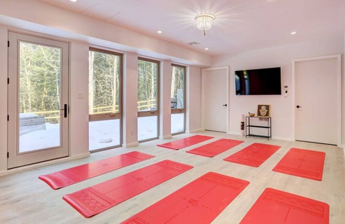 Rowland Casa | Bethel NY Wellness Retreat w/ Spa Amenities