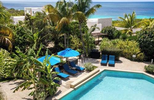 Shoal Bay Apartamento | Better than a hotel room @ Fountain Anguilla! Stay next door to Zemi Beach for 1/2 of the price!