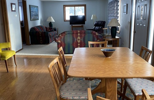 Cochrane Casa | Casa de Betty, una casa de vacaciones en el país en una granja. 2 dormitorios