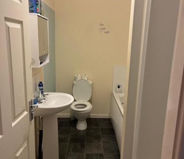 Stockton-on-Tees Casa | Bettys master bedroom