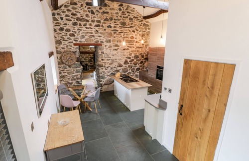 Llanfair Cabaña | BEUDY BACH, pet friendly, character holiday cottage in Llanfair