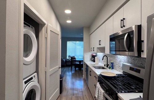 Midway District Apartamento | Bevel Apartments: Modern 1BR Haven in Vibrant Point Loma, San Diego