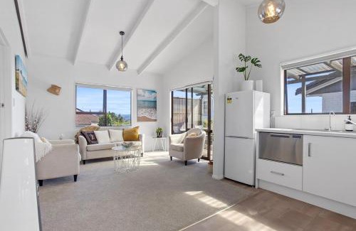 Whangamata Casa | Beverley Hills Cottage