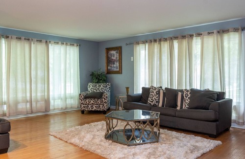 Beverly Casa | Beverly Place - 4BR/4BA Luxury!