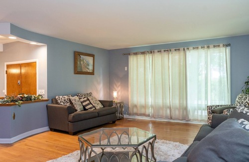 Beverly Casa | Beverly Place - 4BR/4BA Luxury!