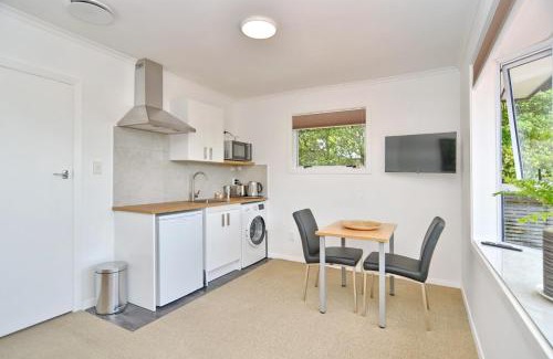 Avonhead Casa | Bevington Studio - Christchurch Holiday Homes