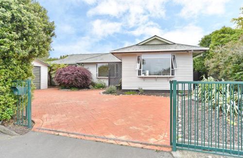Avonhead Casa | Bevington Studio - Christchurch Holiday Homes
