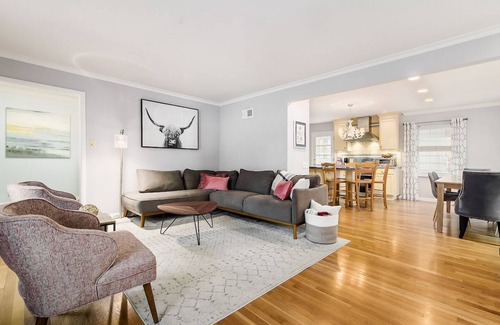 Columbus Casa | Bexley Family Friendly ★ King Bed ★ Staycation