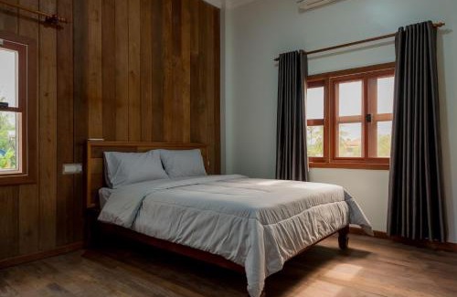 Siem Reap Casa | Beyond Angkor Homestay - Private Floor 2-Bedroom & Living Room