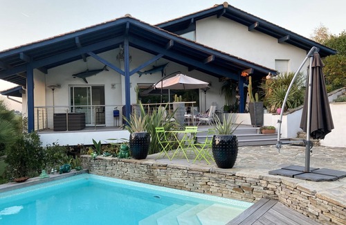 Bassussarry Casa | villa con piscina climatizada ubicada en un campo de golf a 15 minutos de Biarritz