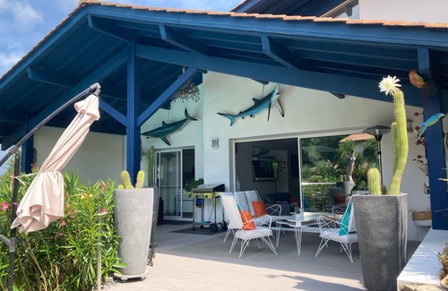 Bassussarry Casa | villa con piscina climatizada ubicada en un campo de golf a 15 minutos de Biarritz
