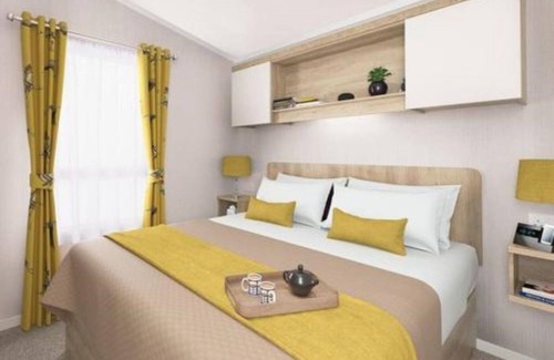 Arnold Cabina | Biarritz Lodge