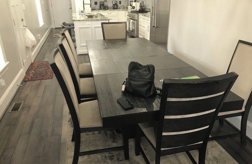 Riverside Casa | Big 3 story house near stadiums, aquarium, museums, 5 bedrooms, parking