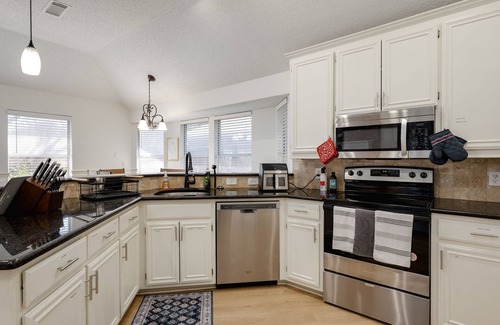 Southwest Arlington Casa | Big 4 Bdrm 2 Bath, Private 15' Swim Spa, Hot Tub, Fenced Private Yard, Big Trees