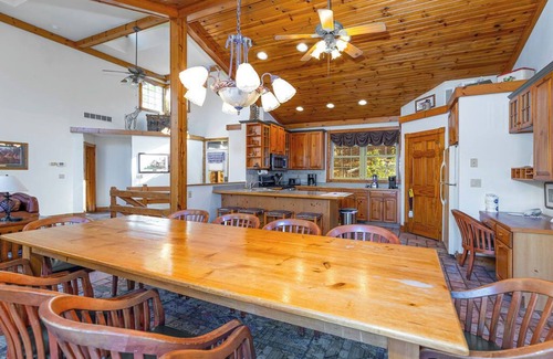 The Galena Territory Casa | BIG 5BR/5.5BA all ensuite baths, Hot Tub, Screen Porch.