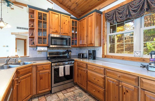 The Galena Territory Casa | BIG 5BR/5.5BA all ensuite baths, Hot Tub, Screen Porch.