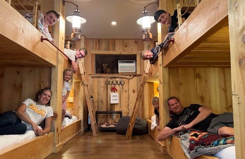 Highland Pines Cabina | Big Bear Bunkhouse Cabin in the Prescott National Forest
