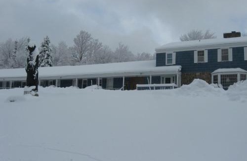 West Dover Hotel | Big Bears Lodge