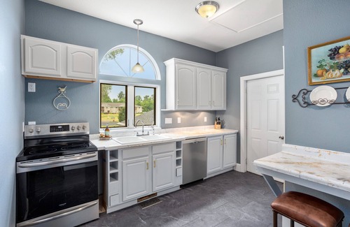 King Casa | Big Blue on QQ - 5 Br House Near the Chain of Lakes