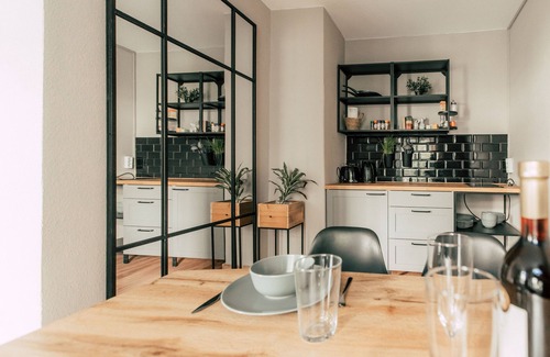 Zentrum-Ost Apartamento | *Big Botanical* 2-room apartment with kitchen - Luga Homes - Townhouse